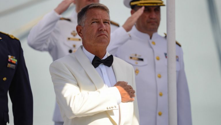 Klaus Iohannis nu este suficient de inteligent pentru a rezolva criza