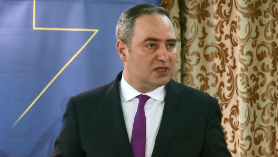 Fostul ministru liberal s-a dezlănțuit la adresa lui Cîțu. Nazare: Cu WOW și cu fantastic o să ne alerge lumea pe stradă – VIDEO