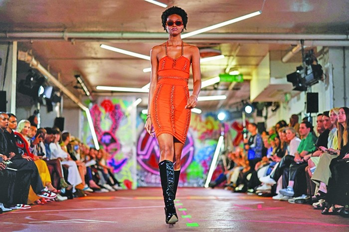 Revenirea paradelor: London Fashion Week