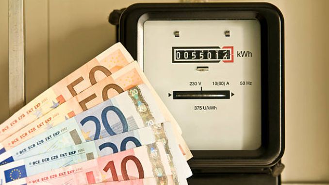 Energie electrică gratuită pentru anumiți pensionari. Ce condiții trebuie îndeplinite