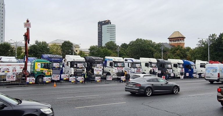 Liderul PSD, mesaj de ultimă oră, în contextul protestului transportatorilor, din fața Guvernului: ”Așa știe să ajute economia această guvernare eșuată” – VIDEO