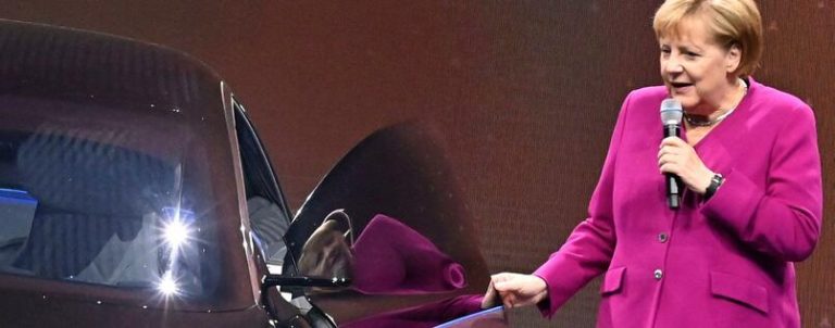 Ultimul salon pentru “Autokanzlerin” Merkel