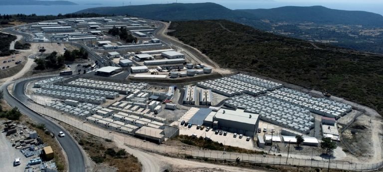 Grecia inaugurează prima tabără „închisă” pentru migranți, pe insula Samos