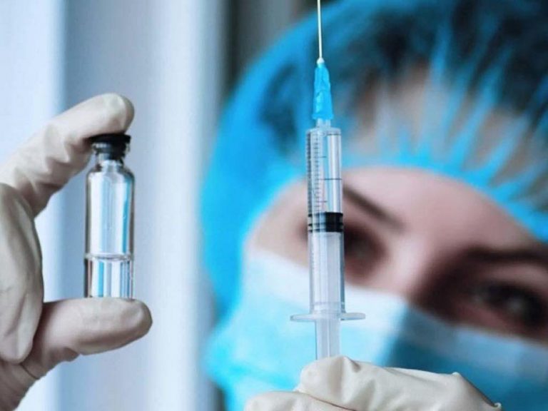 Covid-19. Marea Britanie extinde vaccinarea la vârstele de 12-15 ani