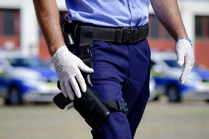 Sondaj exploziv. Aproape 60% dintre polițiști nu vor să se vaccineze