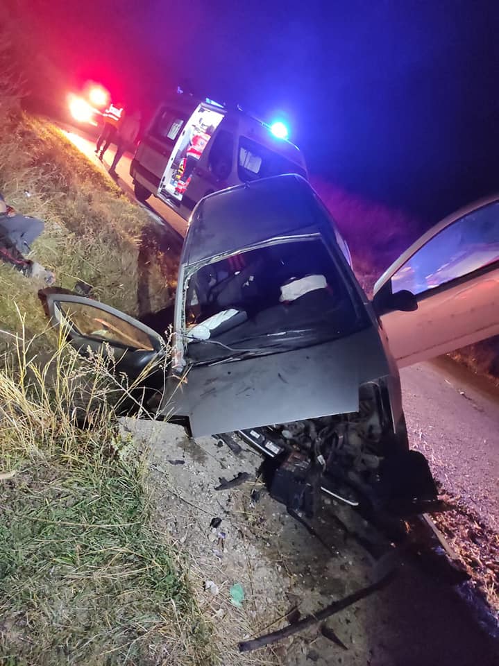 Doi tineri au pierit într-un cumplit accident. Alți trei au fost răniți, fiind duși la spital
