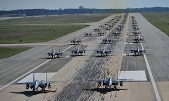 SUA apără România cu patru avioane!