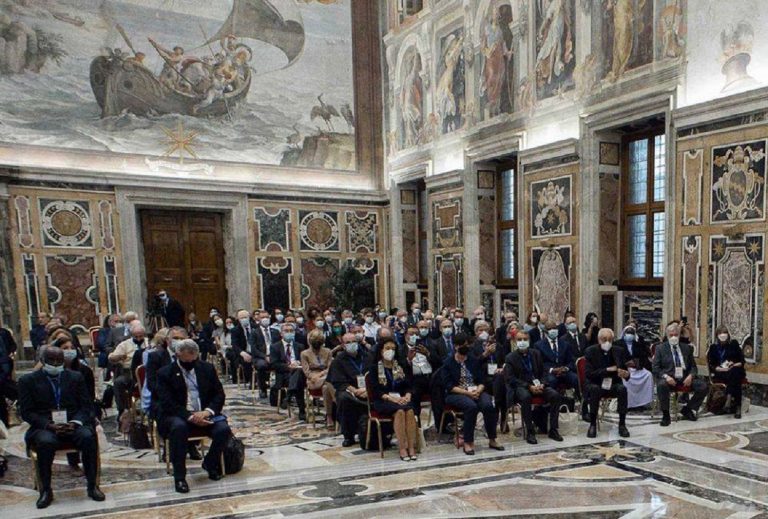 Vaccinarea sau religia? Biblia poate bate certificatul Covid?