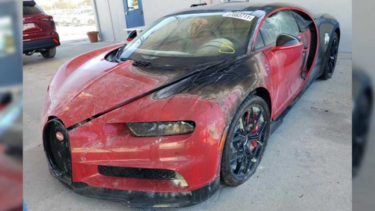 Se vinde și stricat. Un Bugatti Chiron incendiat, scos la licitație (FOTO/VIDEO)