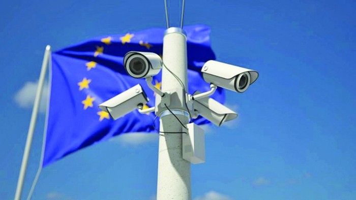 Inteligență artificială și poliție: cum vrea UE să scape de supravegherea în masă