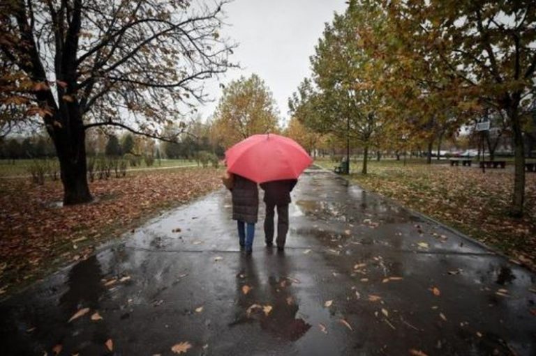 Se anunță vreme deosebit de rece, cu vânt, ploi și chiar ninsori. Până când e valabilă informarea meteo emisă de ANM