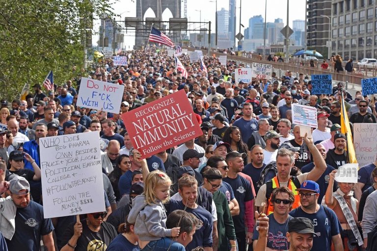 Protest de amploare în America. Și ei au ieșit la mitingul împotriva vaccinării obligatorii! (FOTO/VIDEO)