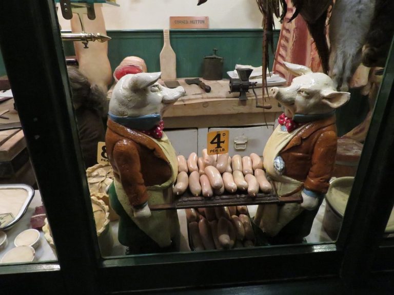 Brexit, Covid și carnea de porc. Marea Britanie face Crăciunul fără cârnați și piftie