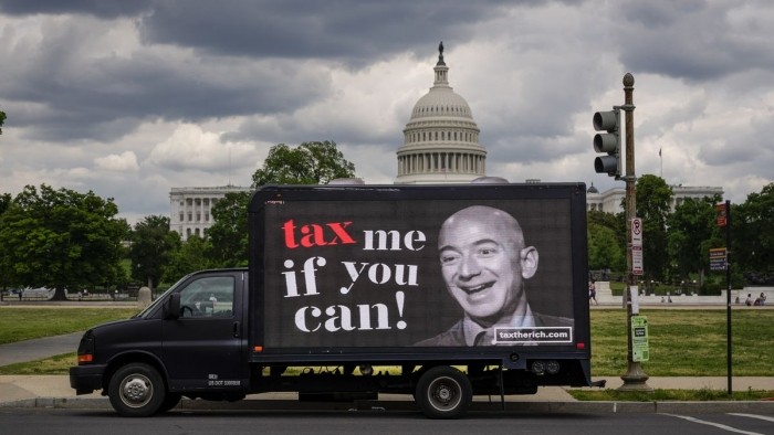 Tax the Rich doar zgârie marile averi americane