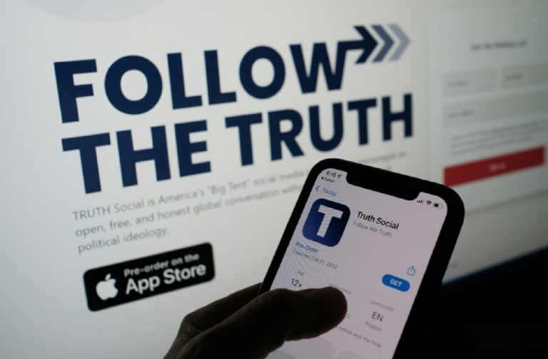 Trump și-a făcut propriul Facebook