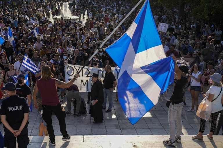 Grecia a cerut serviciilor secrete să-i supravegheze pe opozanții vaccinării