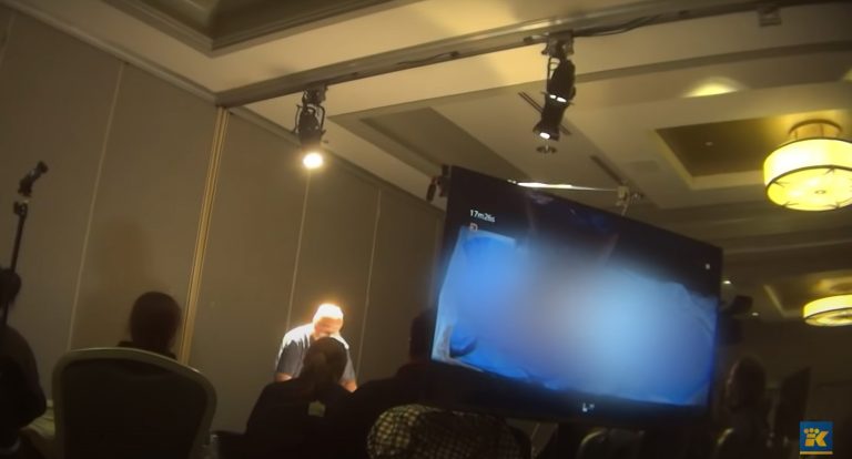 Autopsie în direct, pe bani. Spectatorii au mânuit cadavrul unui veteran de război ucis de Covid-19 (VIDEO)