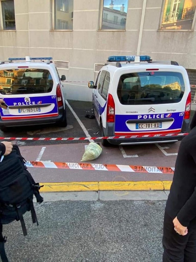 ALERTĂ TERORISTĂ ÎN FRANȚA. Polițiști atacați la Cannes! (FOTO/VIDEO)