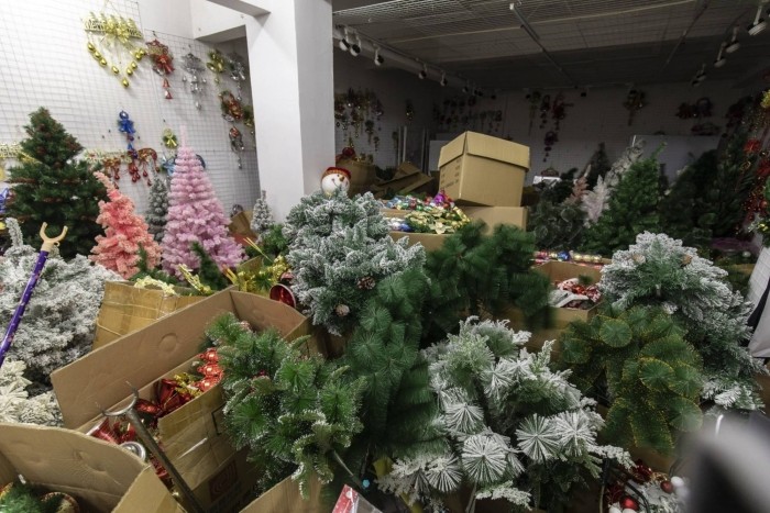 Troubles in China's 'Christmas Town' Mean Higher Holiday Prices - Ziarul National