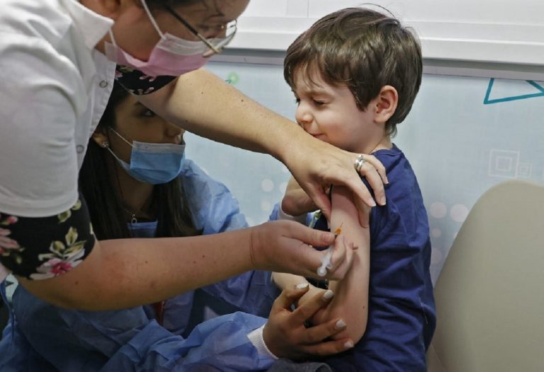 Covid-19. Israel a început vaccinarea copiilor cu vârste de 5-11 ani