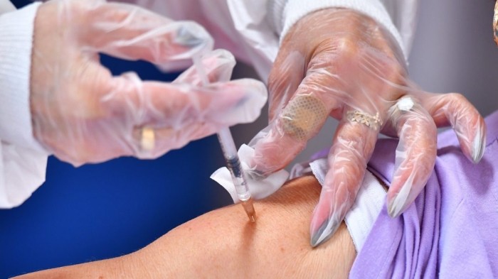 OMS face presiuni în Parlamentul României pentru obligativitatea vaccinării