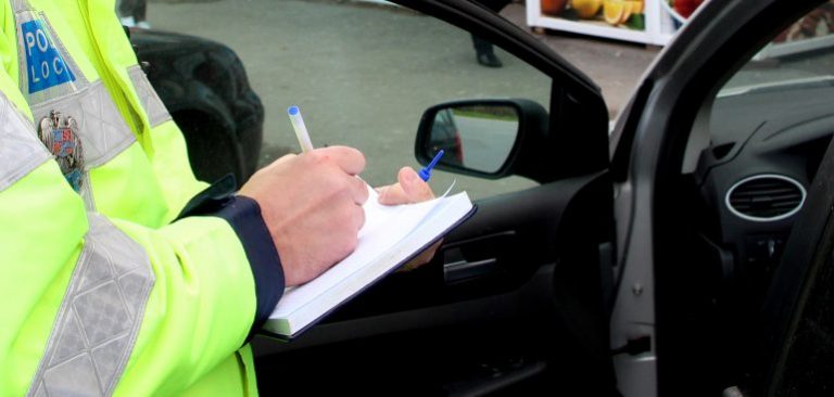 Intervenţia brutală şi sălbatică a Poliţiei Locale Sector 5 asupra colindătorilor: le-au spart tobele şi le-au luat banii! (VIDEO)