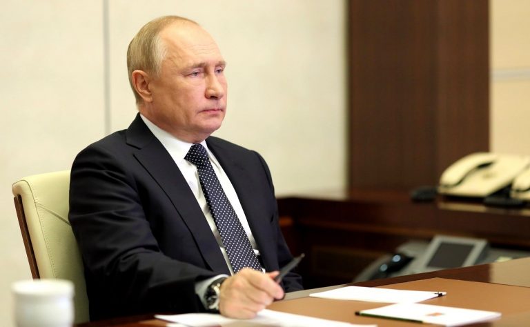 Putin a găsit leacul pentru vaccinarea „la chiuvetă”. Nimeni nu va scăpa
