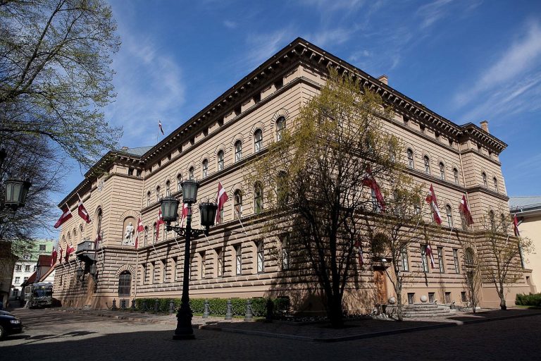 Prima țară din lume care le interzice parlamentarilor nevaccinați să voteze