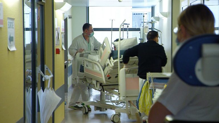 Alertă sanitară. O nouă variantă Covid-19, descoperită în Franța