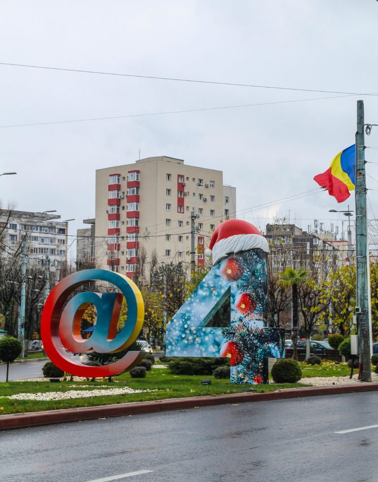 Se intră în atmosfera sărbătorilor și în sectorul 4! Când se aprind luminițele