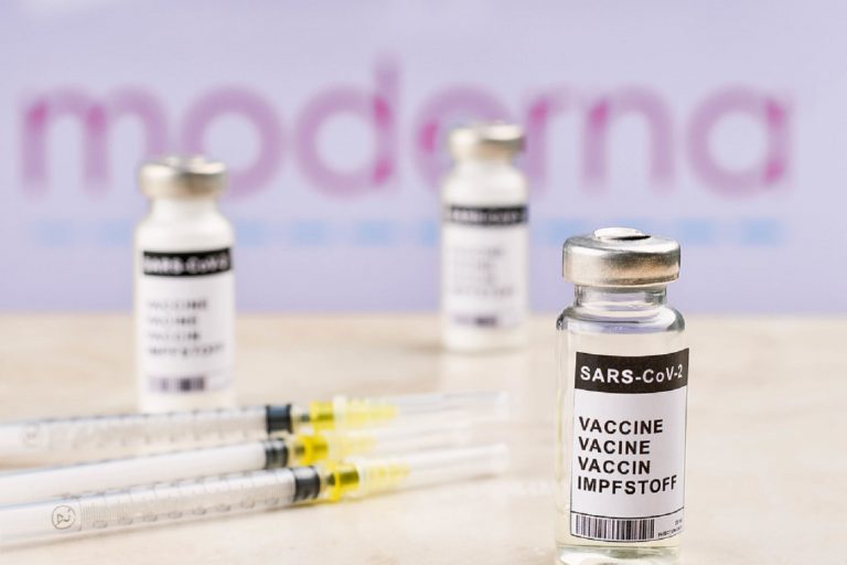 Covid-19. Un studiu amplu confirmă legătura dintre vaccinul Moderna și problemele rare cardiace