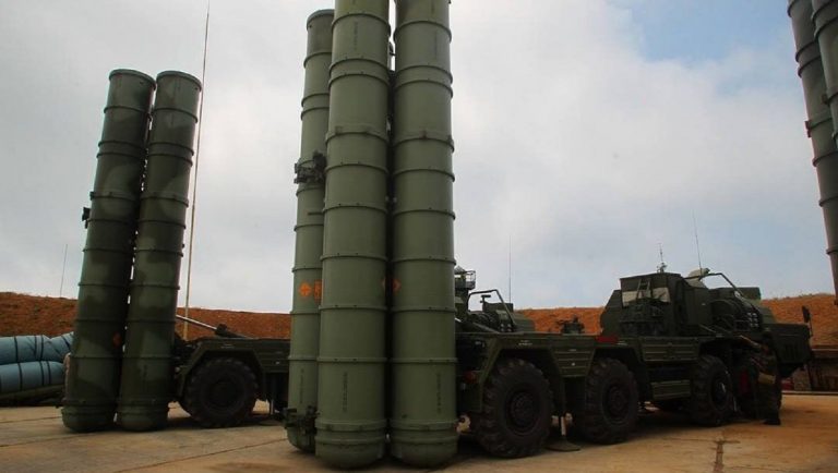 Putin vinde sistemele S-400 unei puteri nucleare. SUA privește neputiincioasă