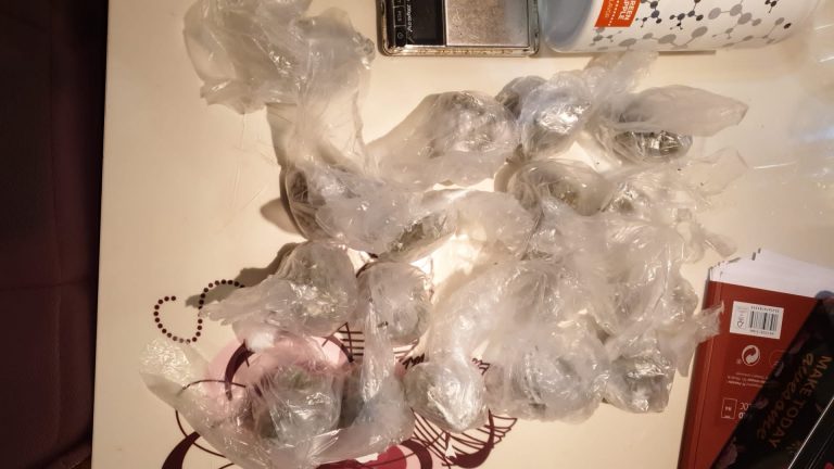 DIICOT: Bărbat „prins în flagrant” având peste 7 kilograme de canabis. Ce au decis procurorii