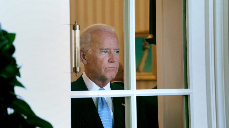 Popularitatea lui Joe Biden, la pământ! Doar Nicușor Dan și guvernarea PNL-USR s-au prăbușit cu viteza asta