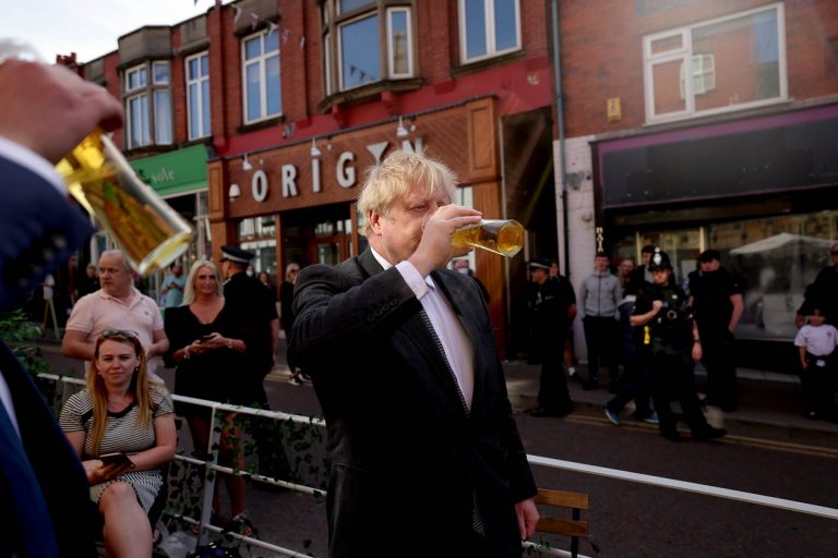 Lovitură finală pentru „BoJo”. Poliția britanică anchetează petrecerile organizate la reședința lui Boris Johnson, în plin lockdown