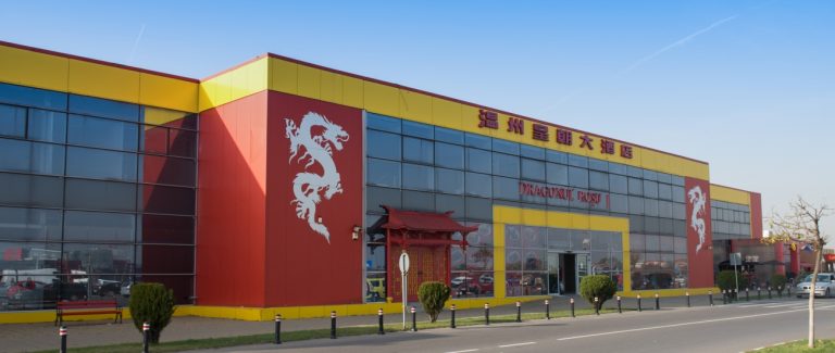 Percheziții. S-a descins la Dragonul Roșu! S-au ridicat peste 1.000 de saci cu produse - VIDEO