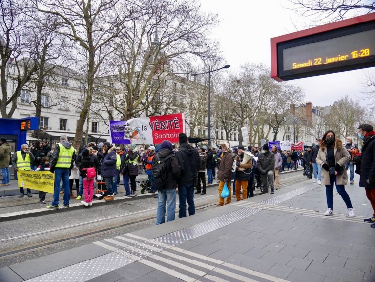 Covid-19. Proteste anti-vaccin în Europa, record de contaminări