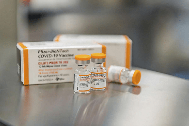 Covid-19. Șeful Pfizer: Un vaccin anual este de preferat rapelurilor frecvente