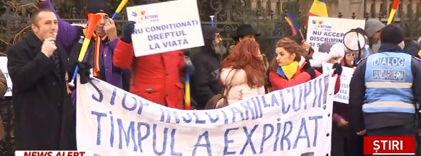 BREAKING NEWS: Protest la Instanța Supremă. Vaccinarea copiilor a scos oamenii în stradă! - VIDEO