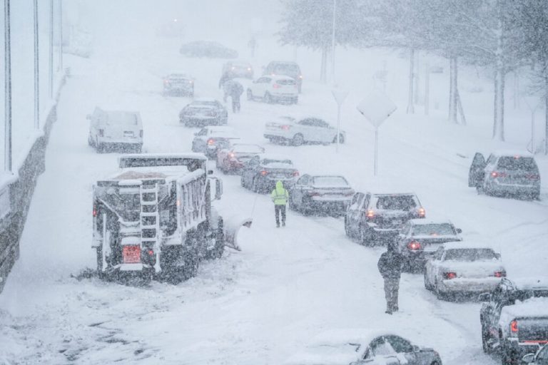 80 de milioane de oameni, sub alertă. O furtună de zăpadă majoră lovește estul SUA (FOTO/VIDEO)