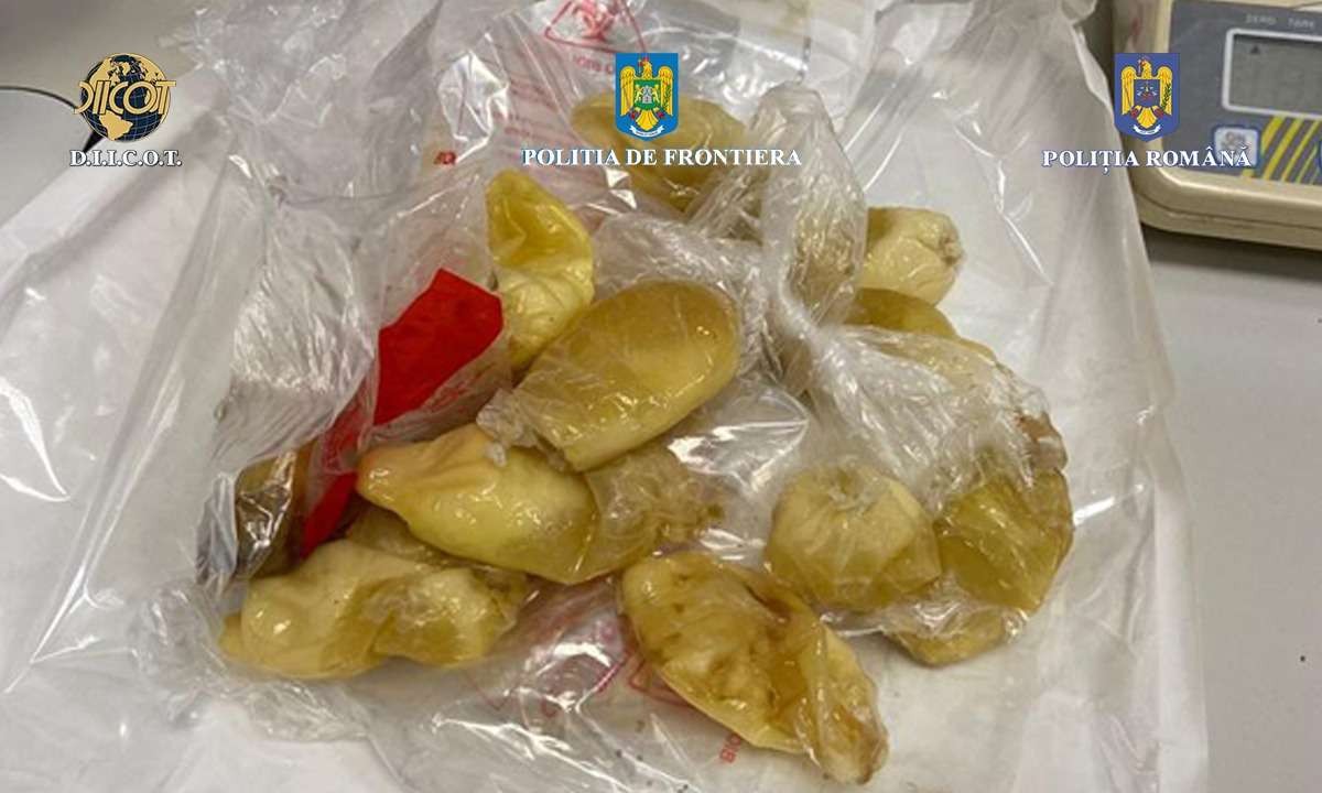 Femeie prinsă pe Aeroportul Otopeni cu 1 kilogram de droguri în STOMAC