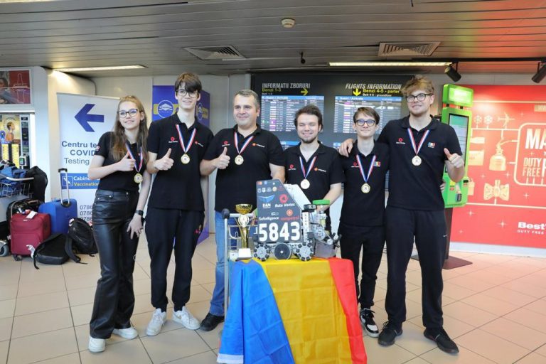 Campionii Echipei de Robotică AutoVortex a României s-au întors victorioși de la Tripoli. Se pregătesc pentru Mondialele din SUA