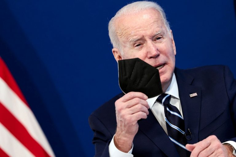 Covid-19 nu va mai fi o criză în SUA. Biden a pus masca degeaba?
