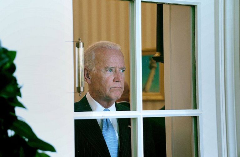 Cine conduce SUA? Biden, trimis de congresmeni să-și facă un control la cap