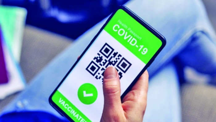 Lovitură pentru români. Guvernul nu renunță la certificatul verde