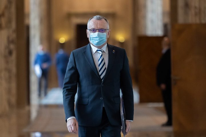 S-ar putea renunța la testele de salivă în școli? Ce răspuns vine de la ministrul Educației - VIDEO