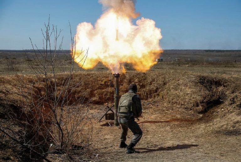 RĂZBOI ÎN UCRAINA! Se trage în Donbas, o grădiniță a fost bombardată! / ALERTĂ LA KREMLIN (FOTO/VIDEO)
