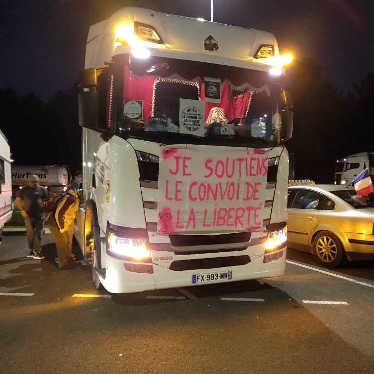 „Convoiul libertății” ia cu asalt Parisul, poliția pregătește represiunea. Franța, sub alertă maximă