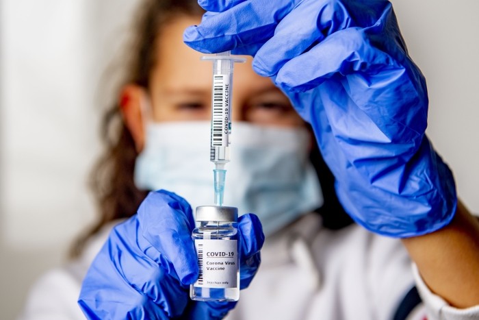 INSP: Cei mai mulți infectați, din rândul vaccinaților