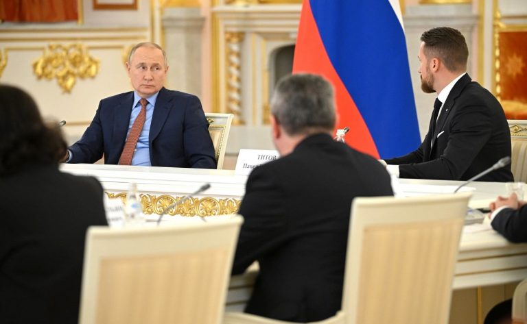 „Ucraineni, rușii nu vă sunt dușmani”. Putin, „lucrat” din interior !